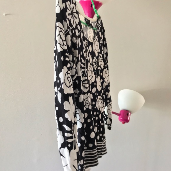 CDP & CO. BLACK AND WHITE FLOWERED BLOUSE - Picture 5 of 8